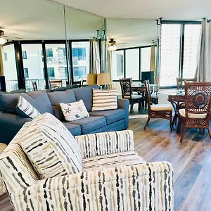 https://beach-front-condo-king-size-bed-sleeps-4.panamacity-beachhotels.com